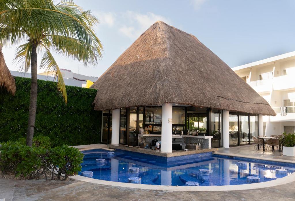 Cancun Bay - Image 10