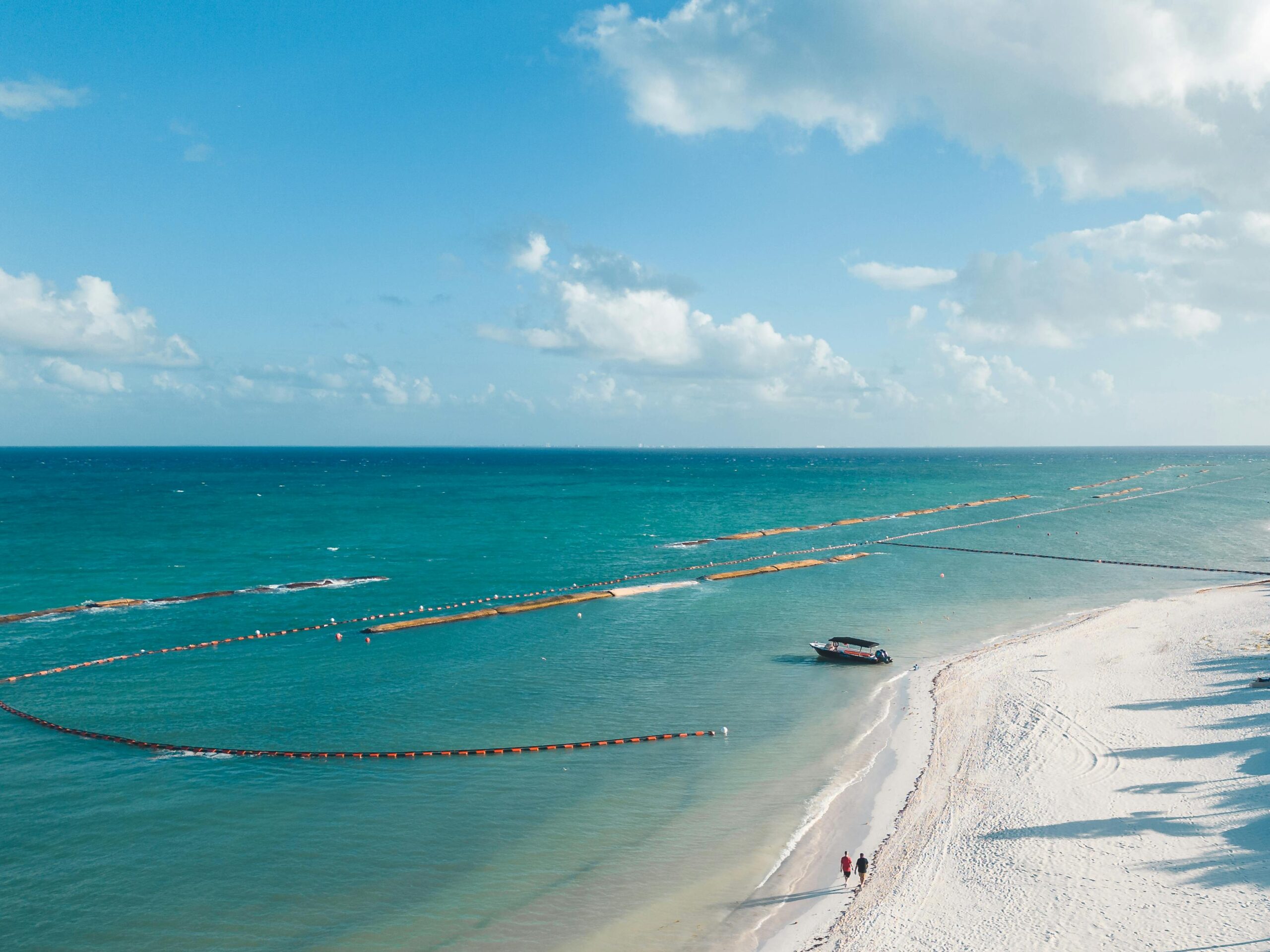 An aerial view of Playa del Carmen's stunning coastline with turquoise waters and sandy beaches.